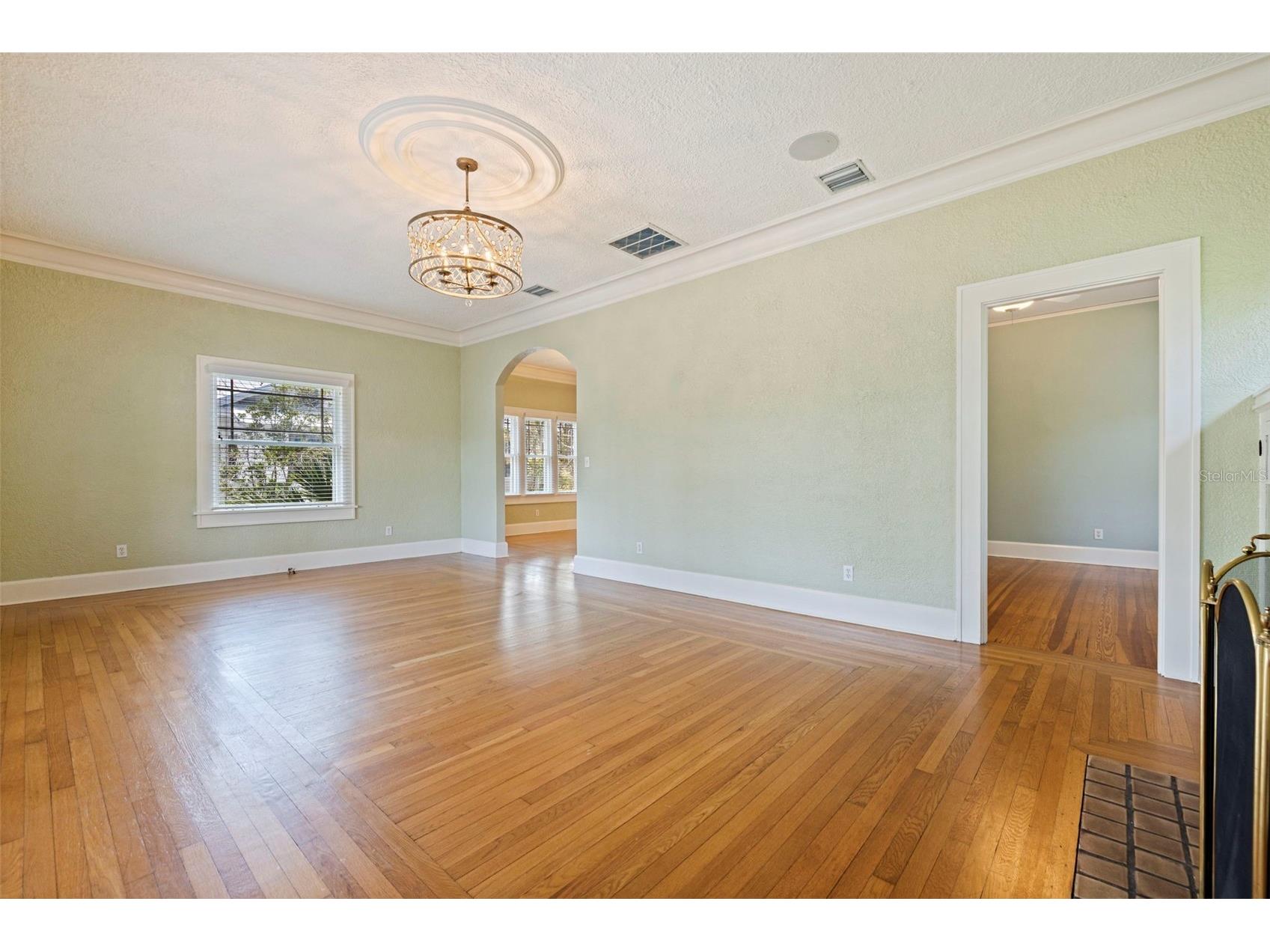 1260 10th Street N Saint Petersburg FL 33705 TB8502536 image7
