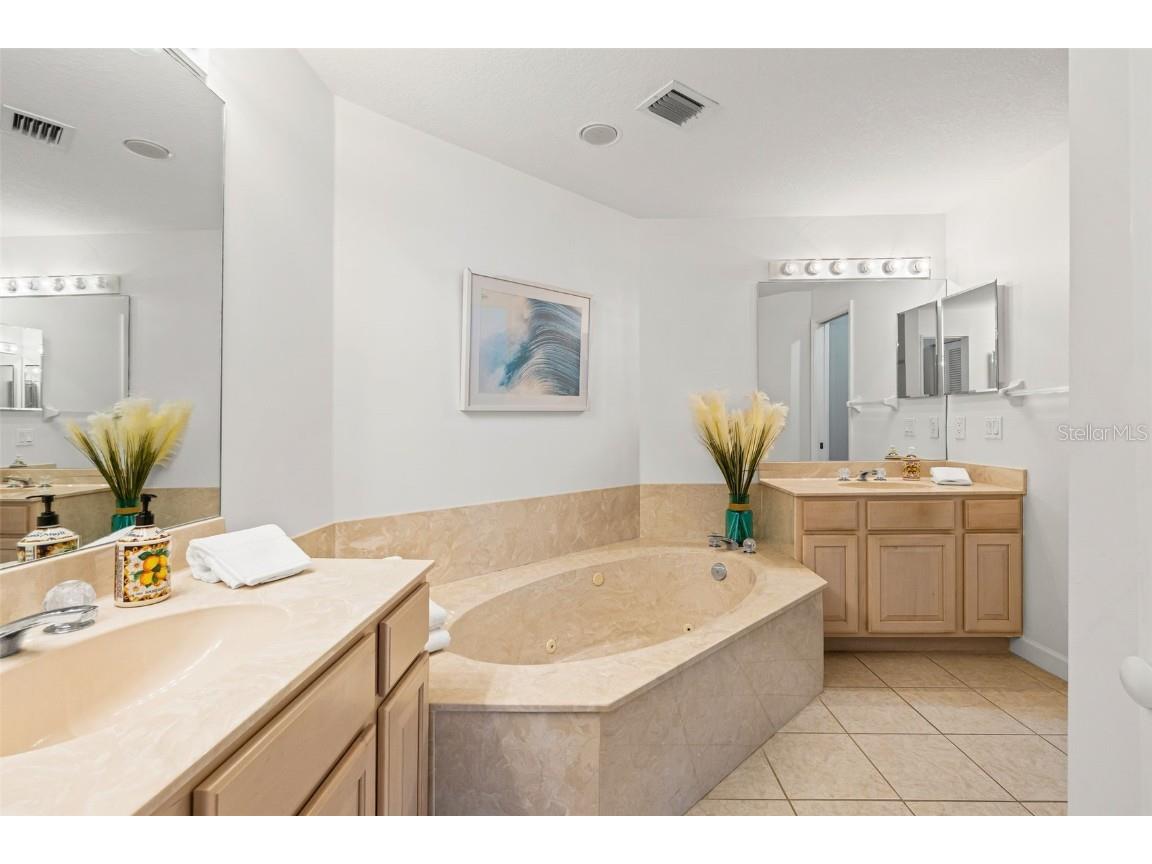 1260 Dolphin Bay Way #203 Sarasota FL 34242 - INTRACOASTAL WATERWAY A4616567 image21