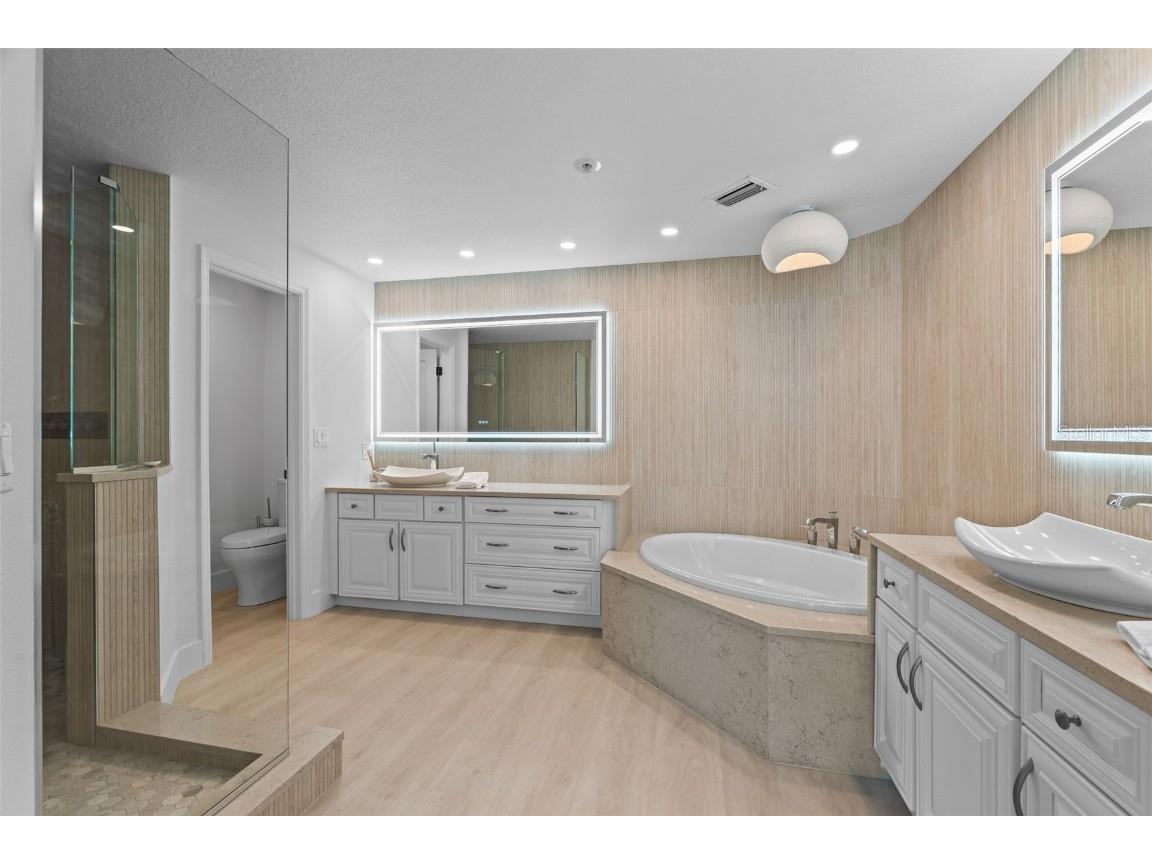 1260 Dolphin Bay Way #301 Sarasota FL 34242 - INTRACOASTAL WATERWAY A4668803 image17