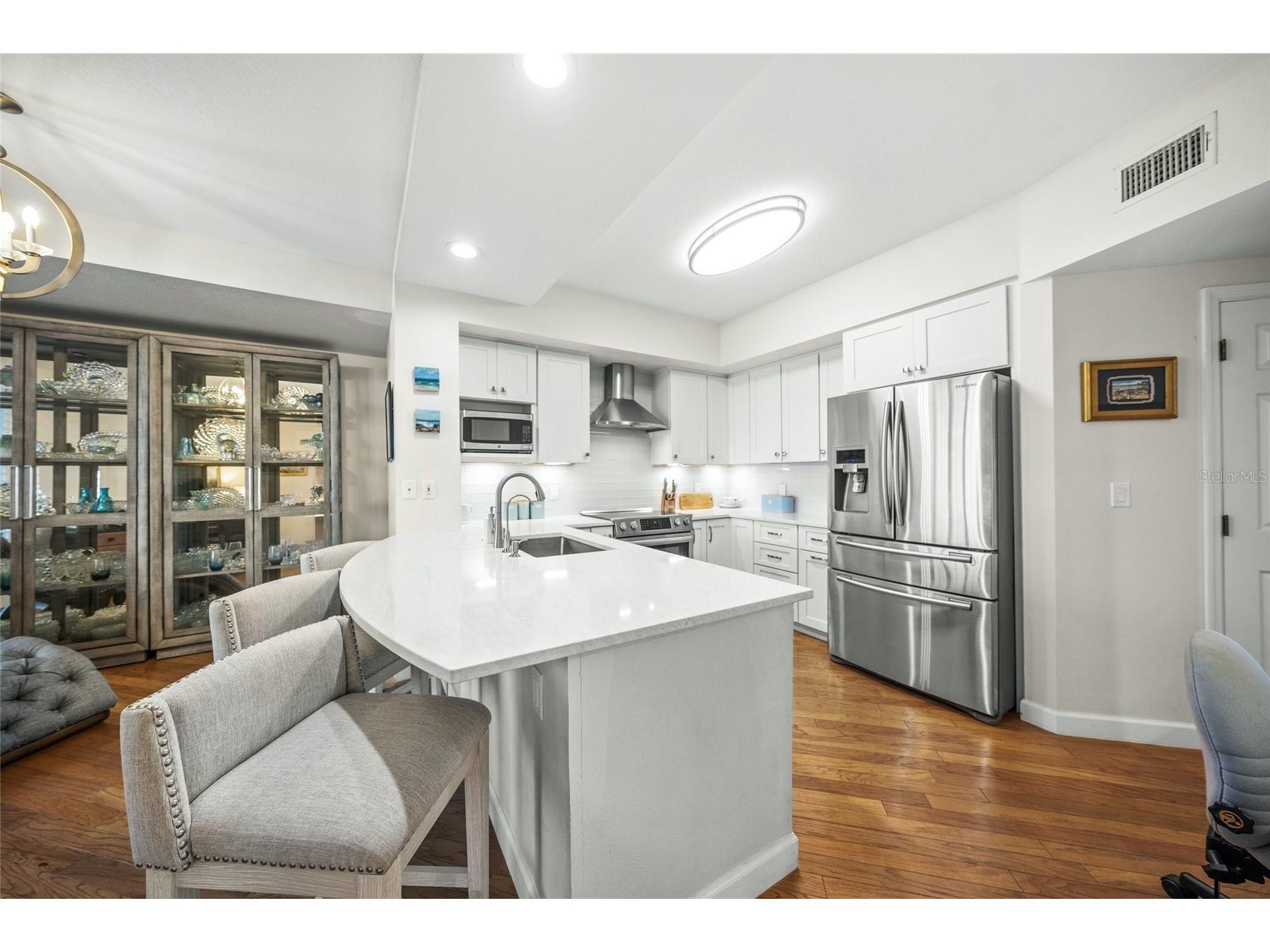 1260 Dolphin Bay Way #403 Sarasota FL 34242 A4680107 image11