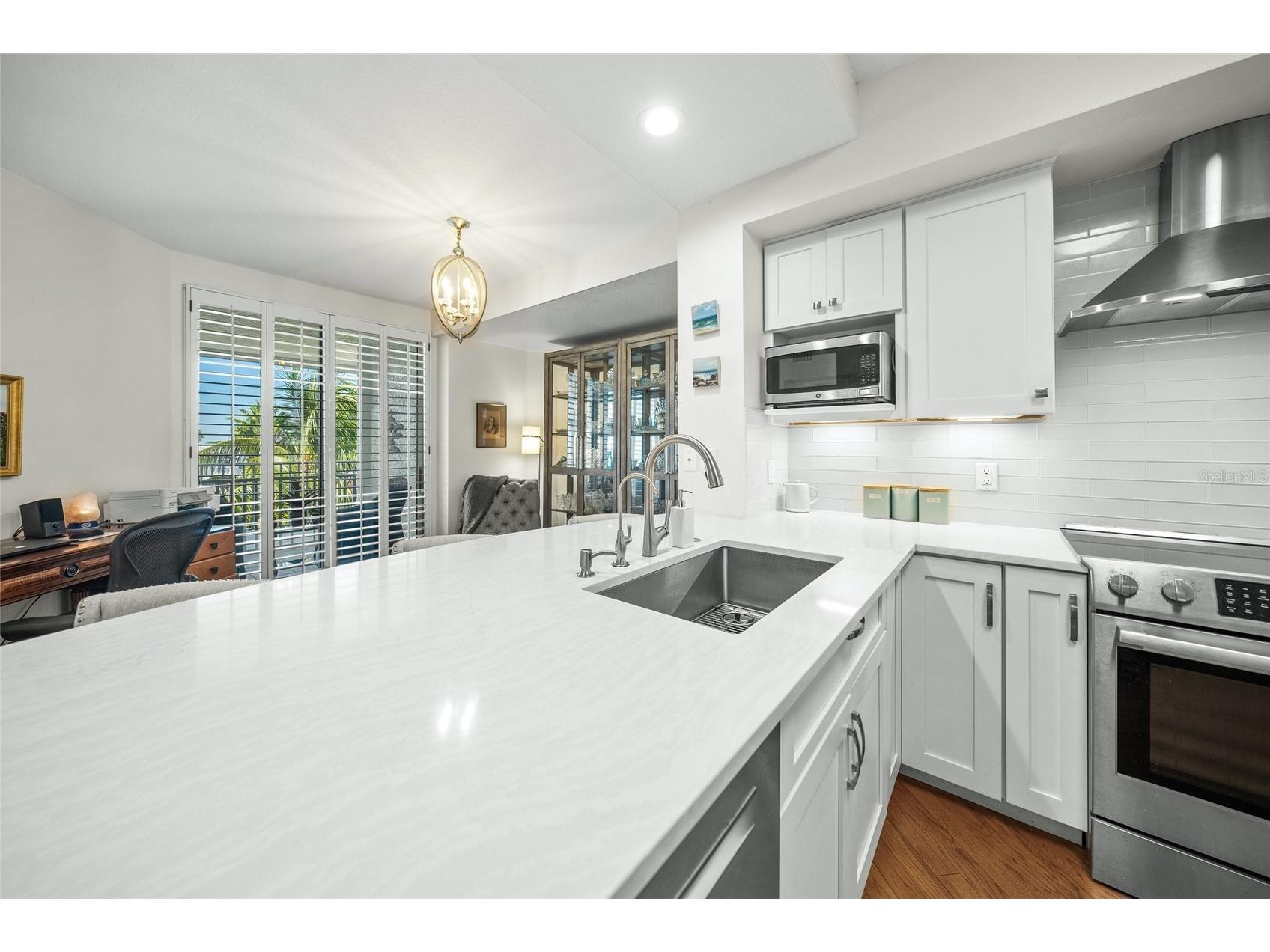 1260 Dolphin Bay Way #403 Sarasota FL 34242 A4680107 image13