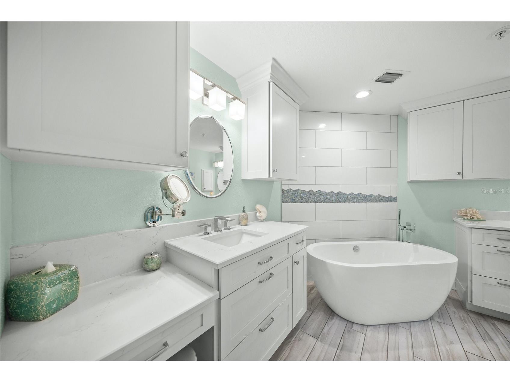 1260 Dolphin Bay Way #403 Sarasota FL 34242 A4680107 image30
