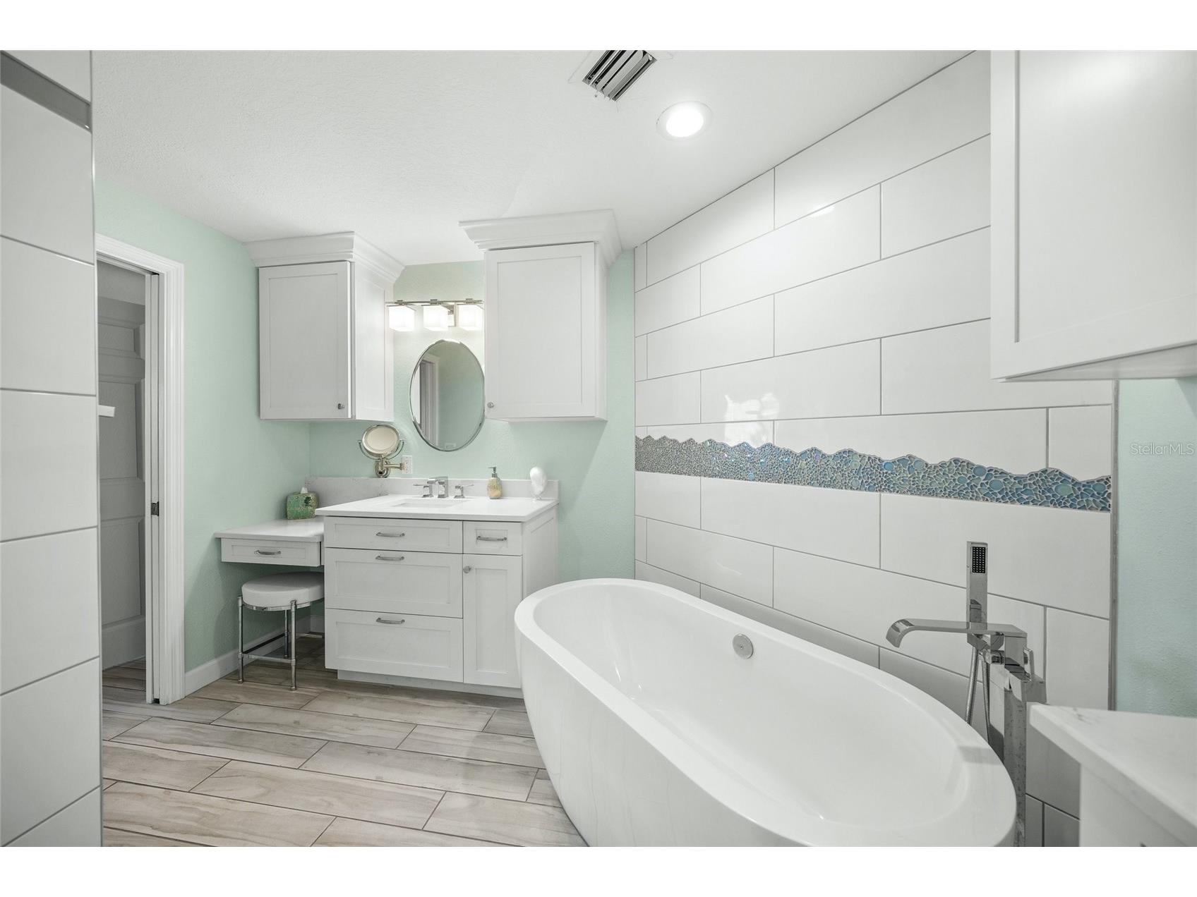 1260 Dolphin Bay Way #403 Sarasota FL 34242 A4680107 image31