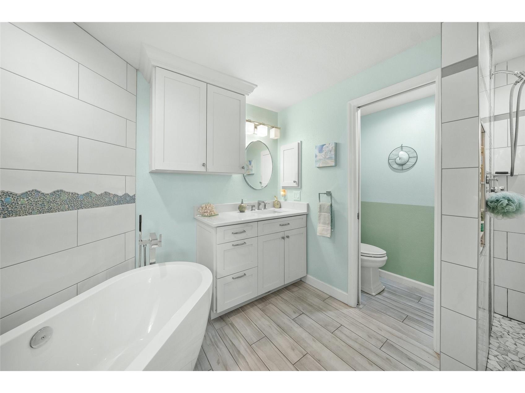 1260 Dolphin Bay Way #403 Sarasota FL 34242 A4680107 image32