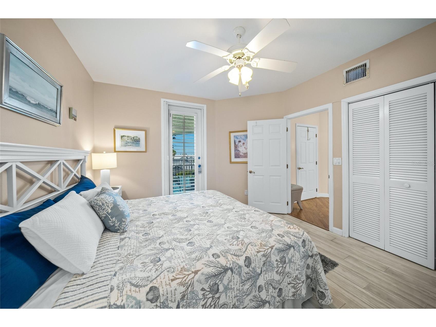 1260 Dolphin Bay Way #403 Sarasota FL 34242 A4680107 image35