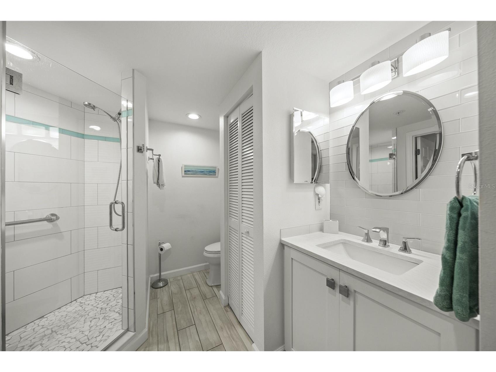 1260 Dolphin Bay Way #403 Sarasota FL 34242 A4680107 image37