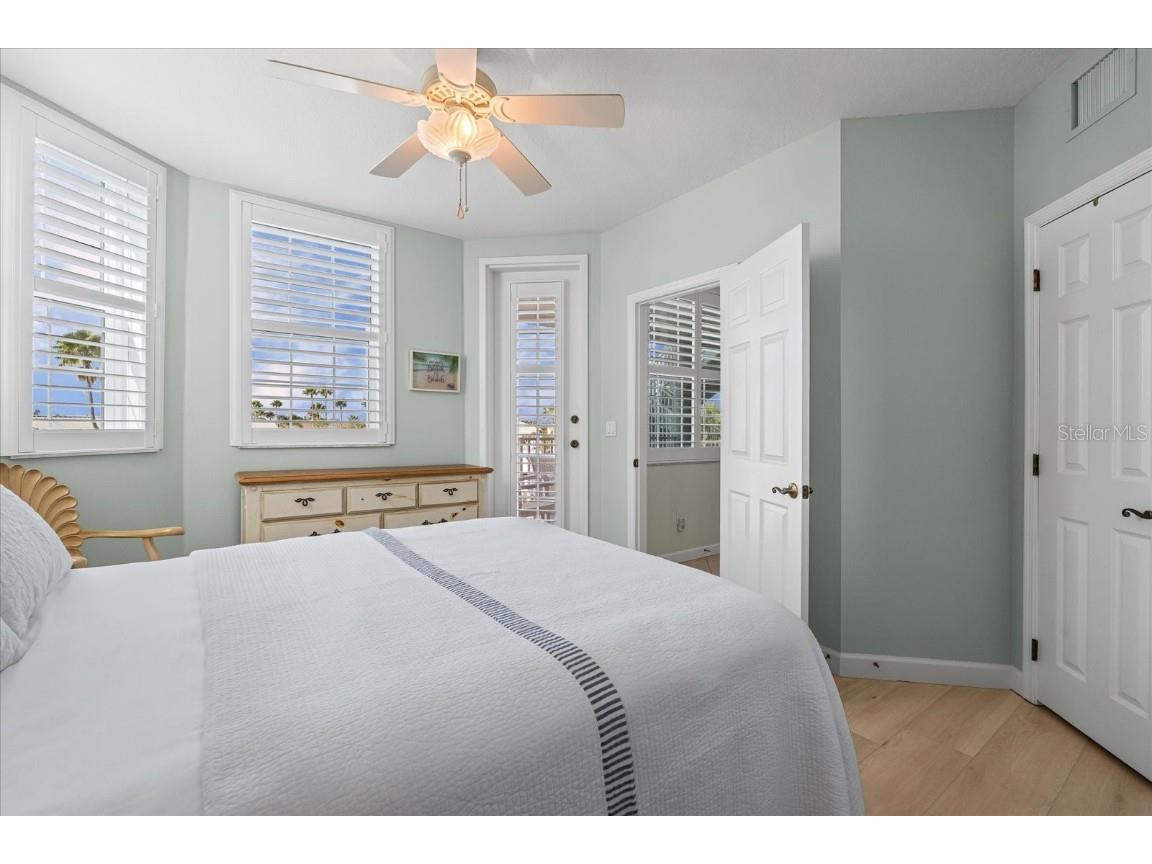 1260 Dolphin Bay Way #404 Sarasota FL 34242 - LITTLE SARASOTA BAY A4673762 image15