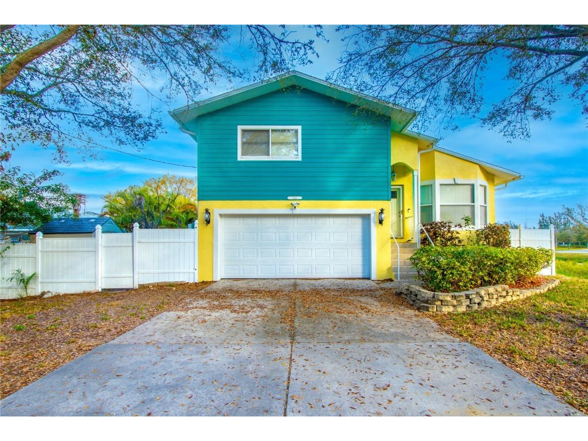1261 Plaza Comercio NE Saint Petersburg FL 33702 U8226284 image1