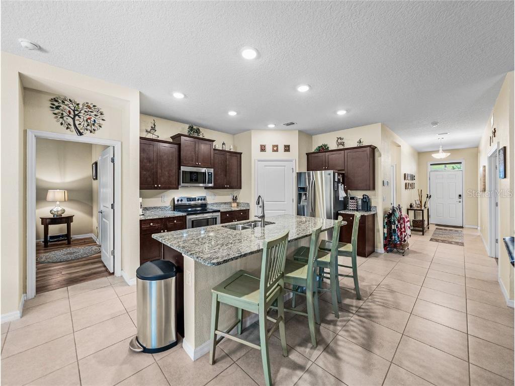 12615 Eastpointe Drive Dade City FL 33525 TB8409687 image15