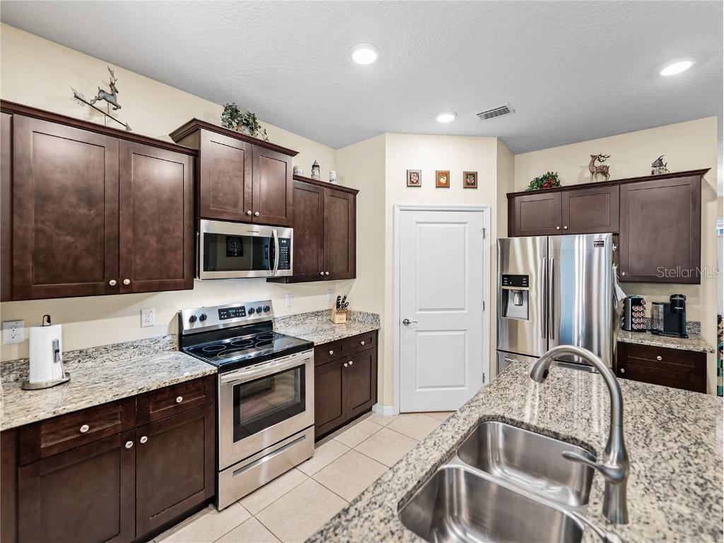 12615 Eastpointe Drive Dade City FL 33525 TB8409687 image16