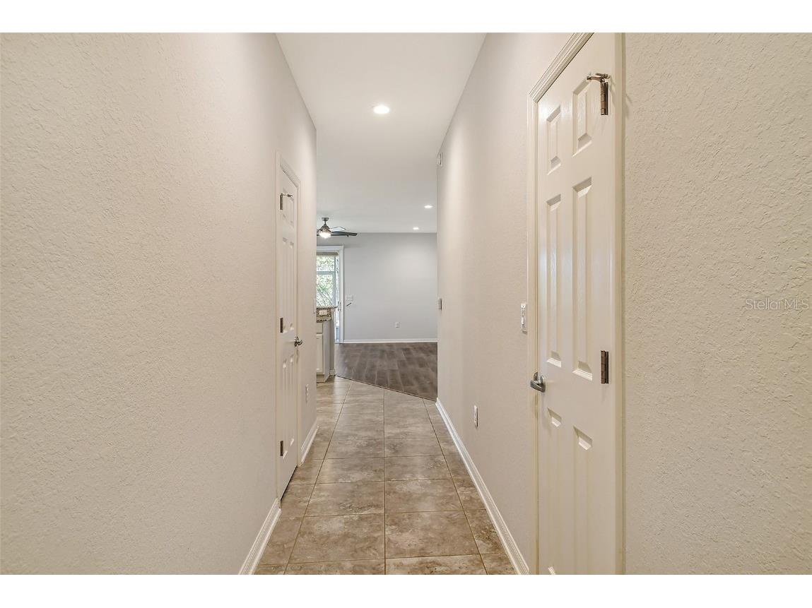 1262 Grantham Drive Sarasota FL 34234 A4675666 image2