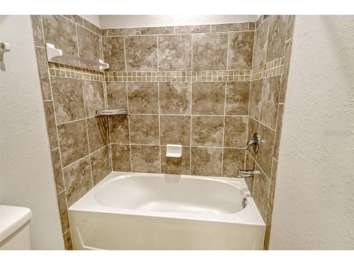 1262 Grantham Drive Sarasota FL 34234 A4675666 image31