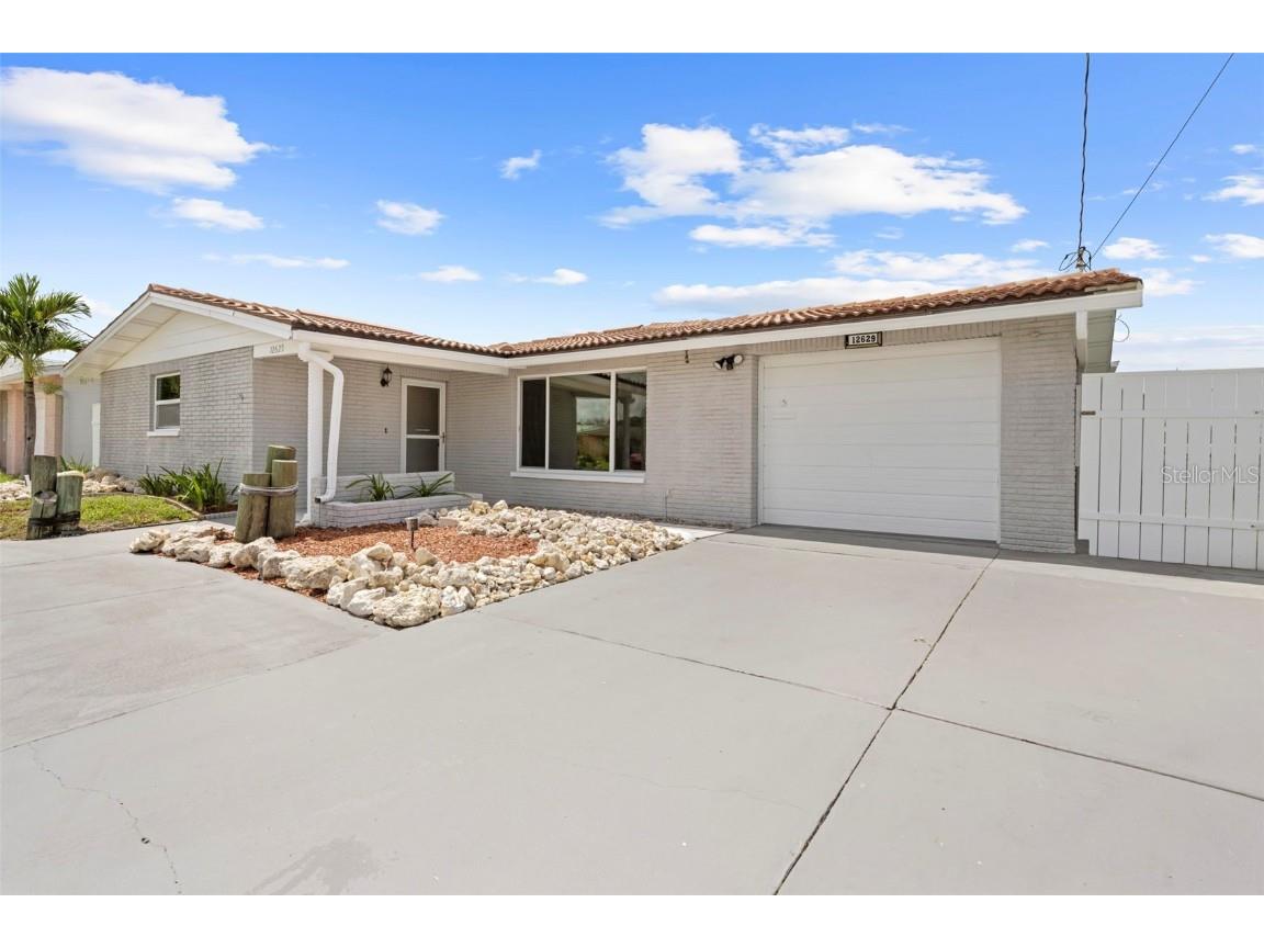 12629 2nd Isle Hudson FL 34667 W7878663 image4