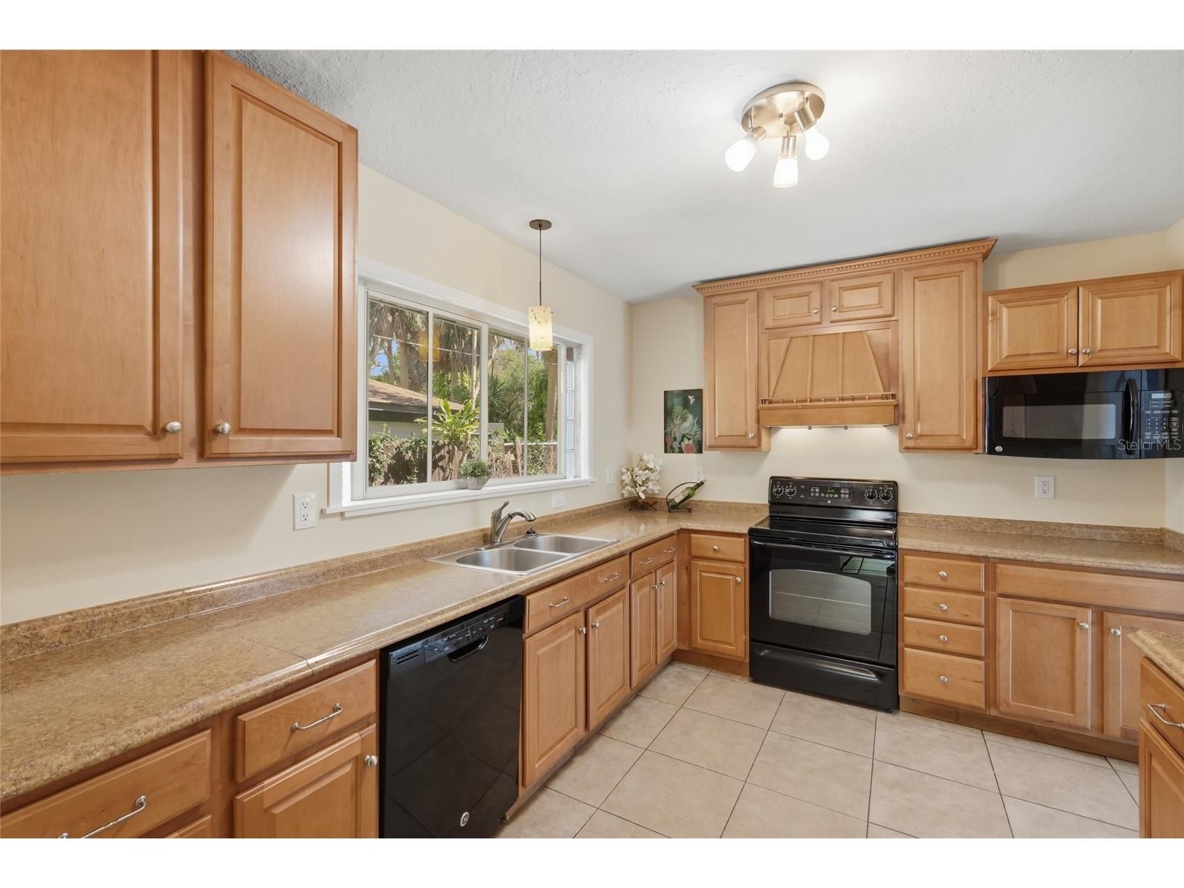 1264 18th Street Sarasota FL 34234 A4687775 image4