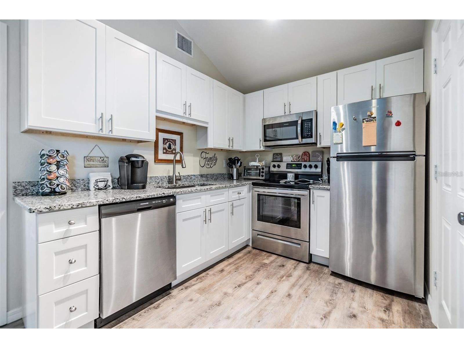 1265 Jade Place Clearwater FL 33756 W7884650 image4