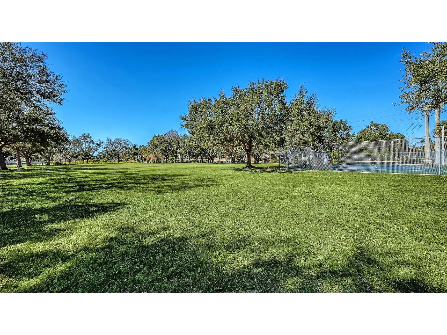 1268 11th Street #2404 Sarasota FL 34236 A4695491 image55