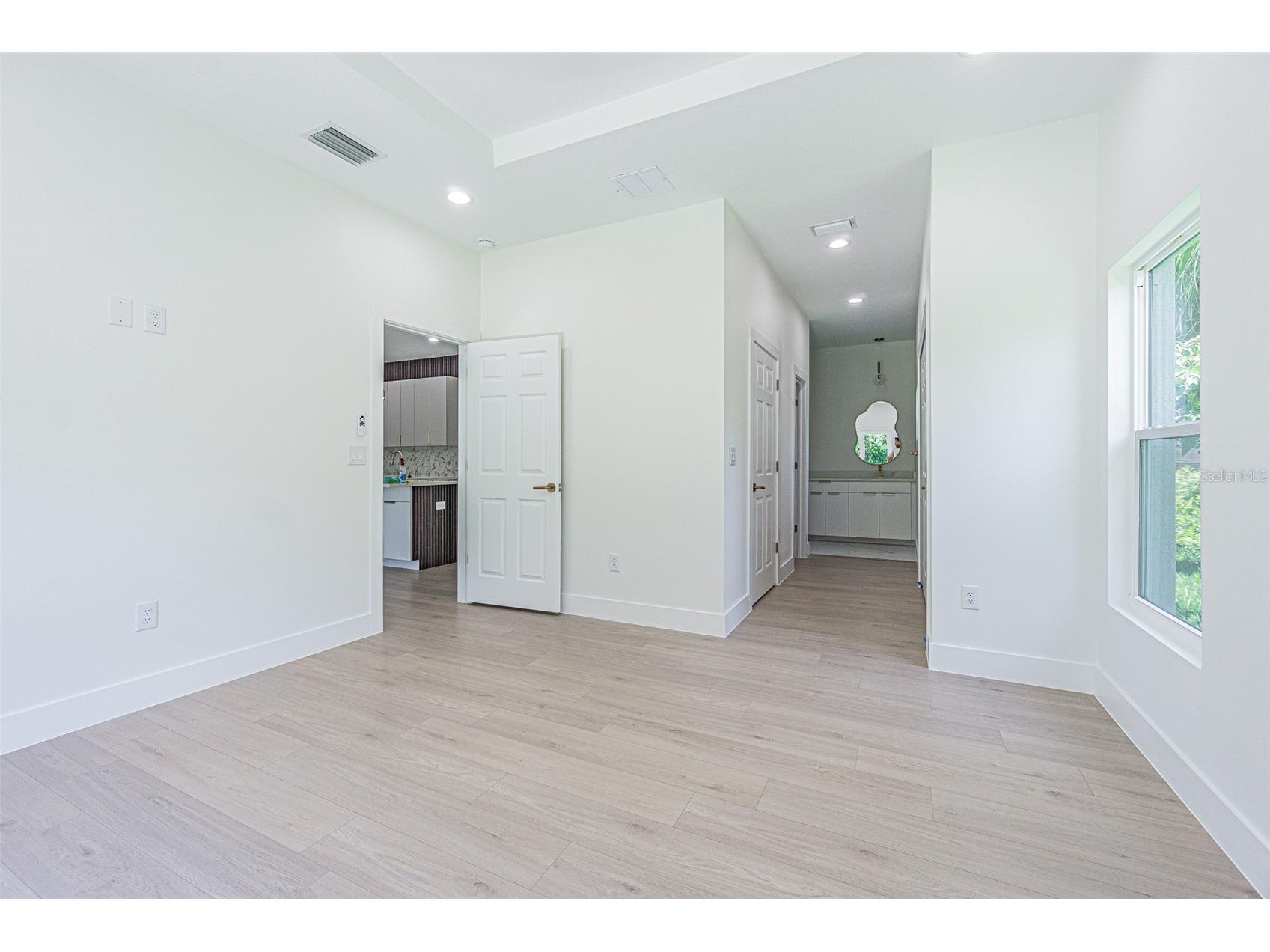 12680 N Central Avenue Tampa FL 33612 TB8517479 image24