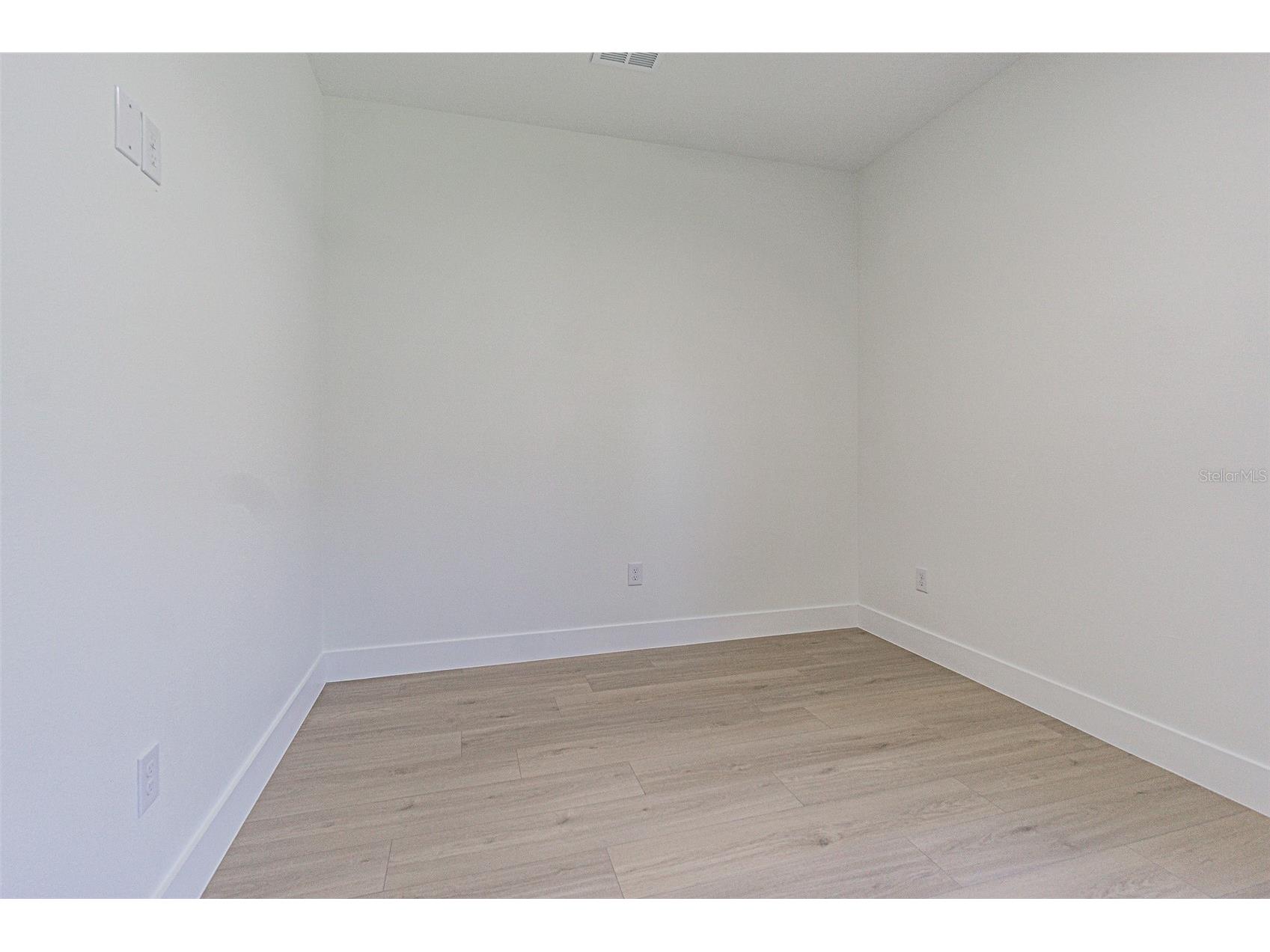 12690 N Central Avenue Tampa FL 33612 TB8517507 image19