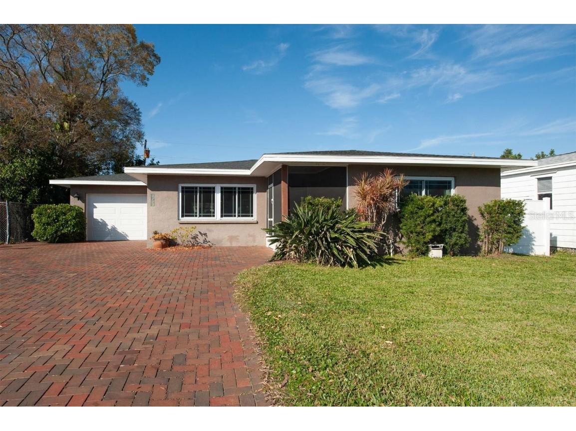 127 83rd Avenue N Saint Petersburg FL 33702 U8230541 image1