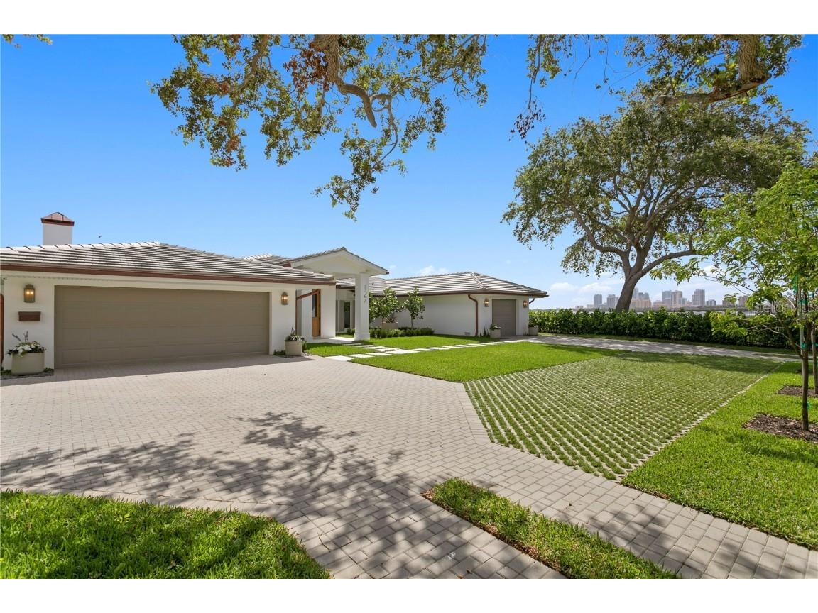 127 Bay Point Drive NE Saint Petersburg FL 33704 - TAMPA BAY U8216553 image1
