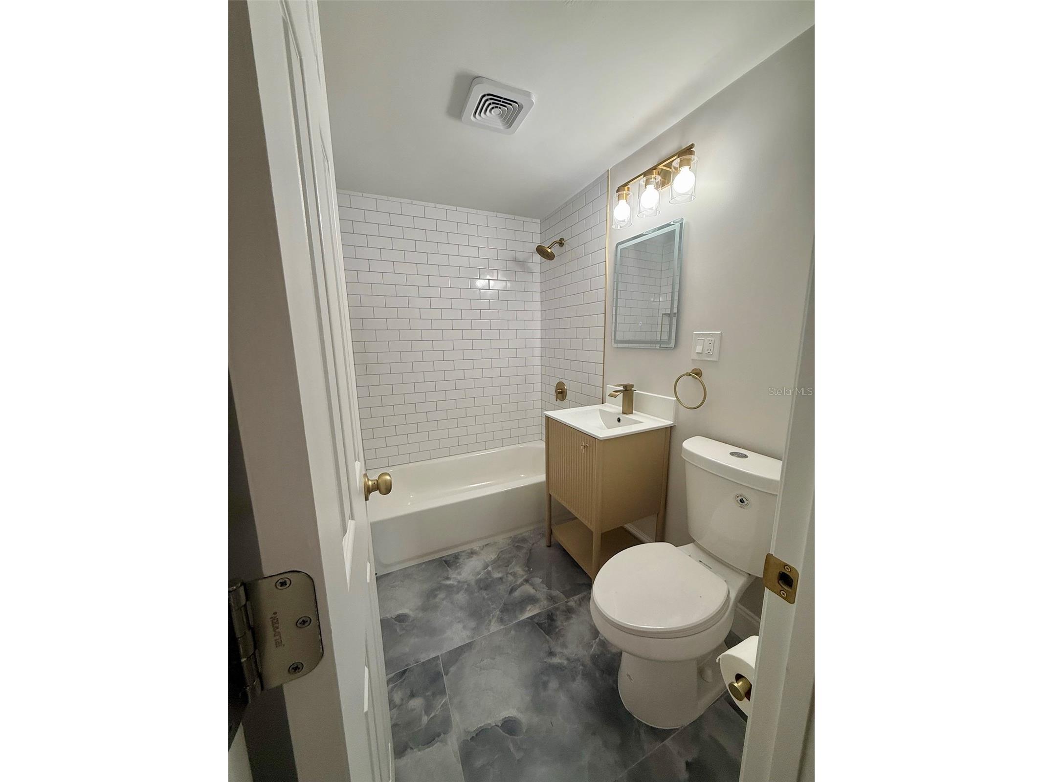 127 Debary Drive Debary FL 32713 - Lake of The Woods R4911287 image10