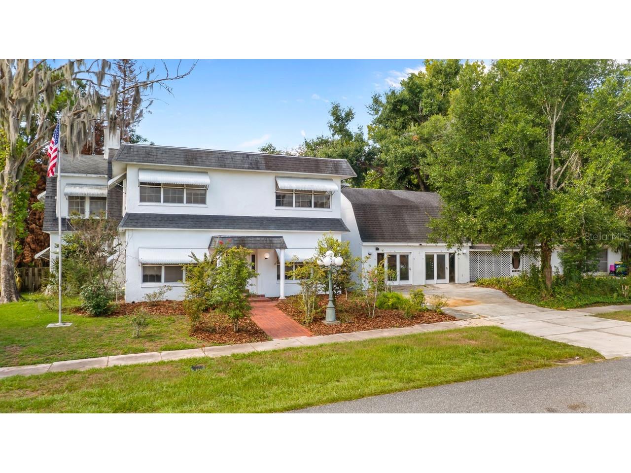 127 E Laurel Avenue Howey In The Hills FL 34737 - LITTLE LAKE HARRIS G5114546 image1