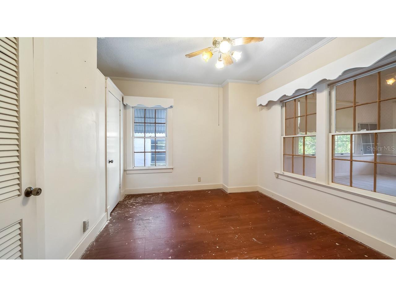 127 E Laurel Avenue Howey In The Hills FL 34737 - LITTLE LAKE HARRIS G5114546 image16