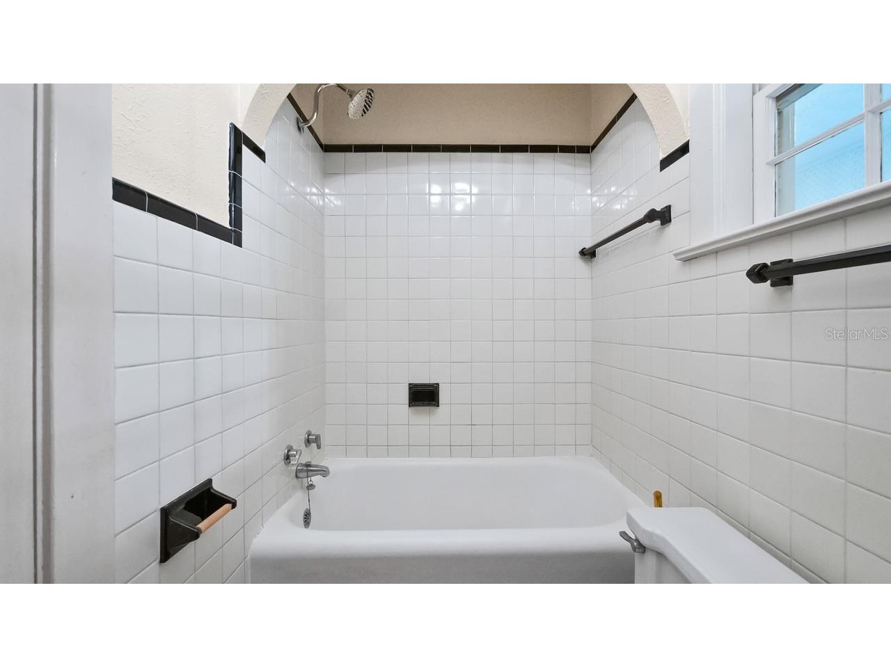 127 E Laurel Avenue Howey In The Hills FL 34737 - LITTLE LAKE HARRIS G5114546 image17