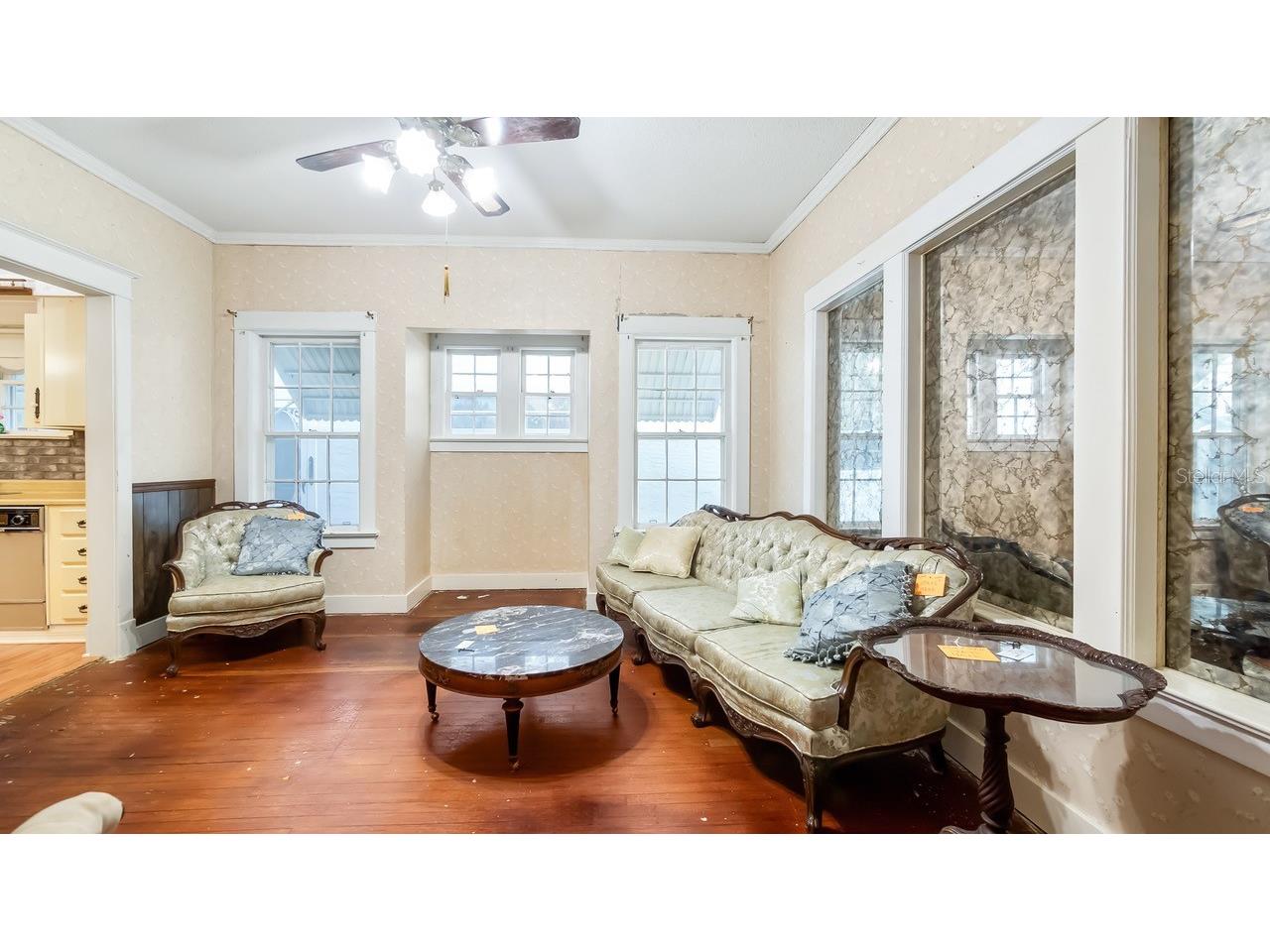 127 E Laurel Avenue Howey In The Hills FL 34737 - LITTLE LAKE HARRIS G5114546 image3