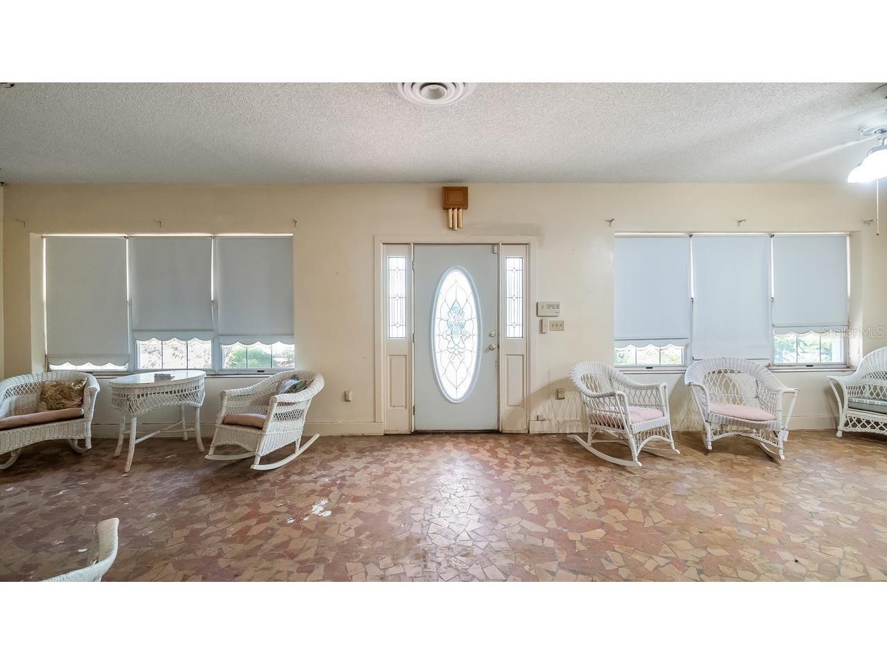 127 E Laurel Avenue Howey In The Hills FL 34737 - LITTLE LAKE HARRIS G5114546 image6