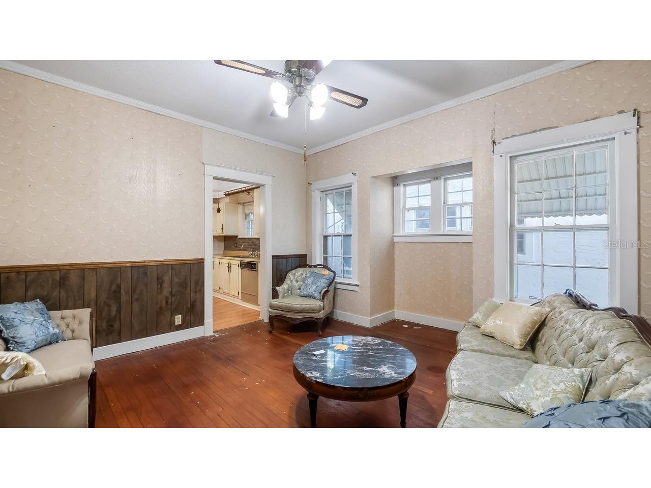 127 E Laurel Avenue Howey In The Hills FL 34737 - LITTLE LAKE HARRIS G5114546 image8