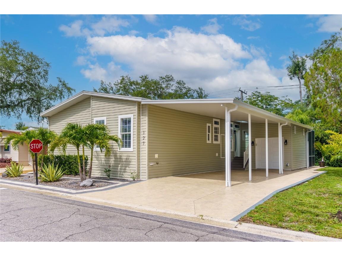 127 Oakwood Boulevard Sarasota FL 34237 A4572488 image1