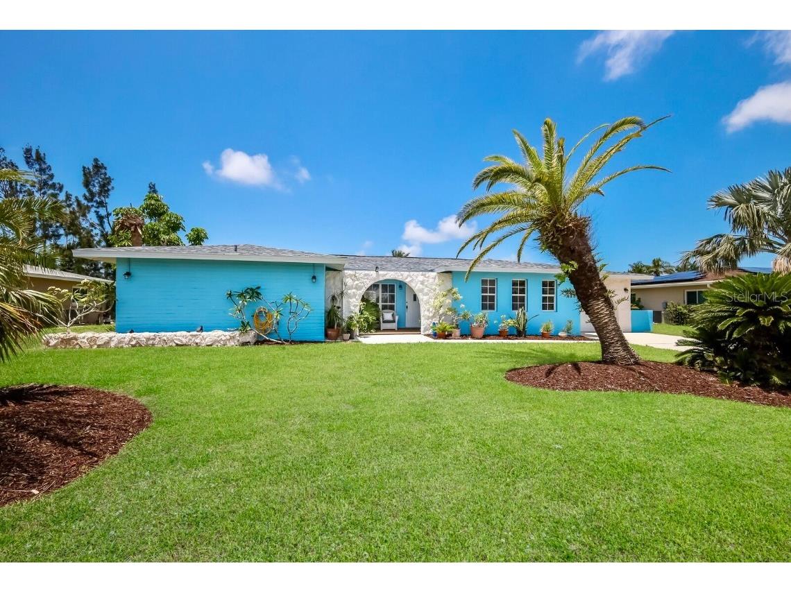 127 Rotonda Circle Rotonda West FL 33947 - ROTONDA RIVER D6131055 image1
