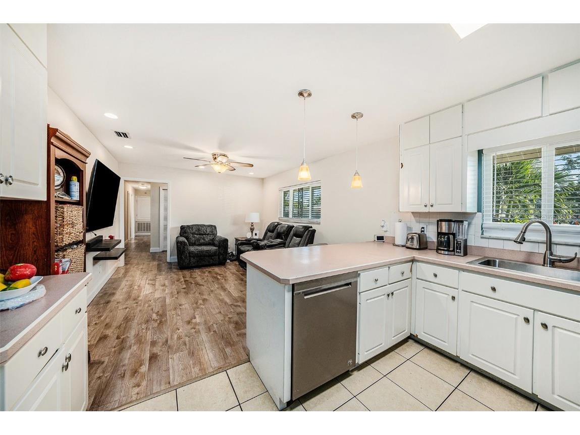 12710 Greenmoor Drive Tampa FL 33618 TB8451413 image14