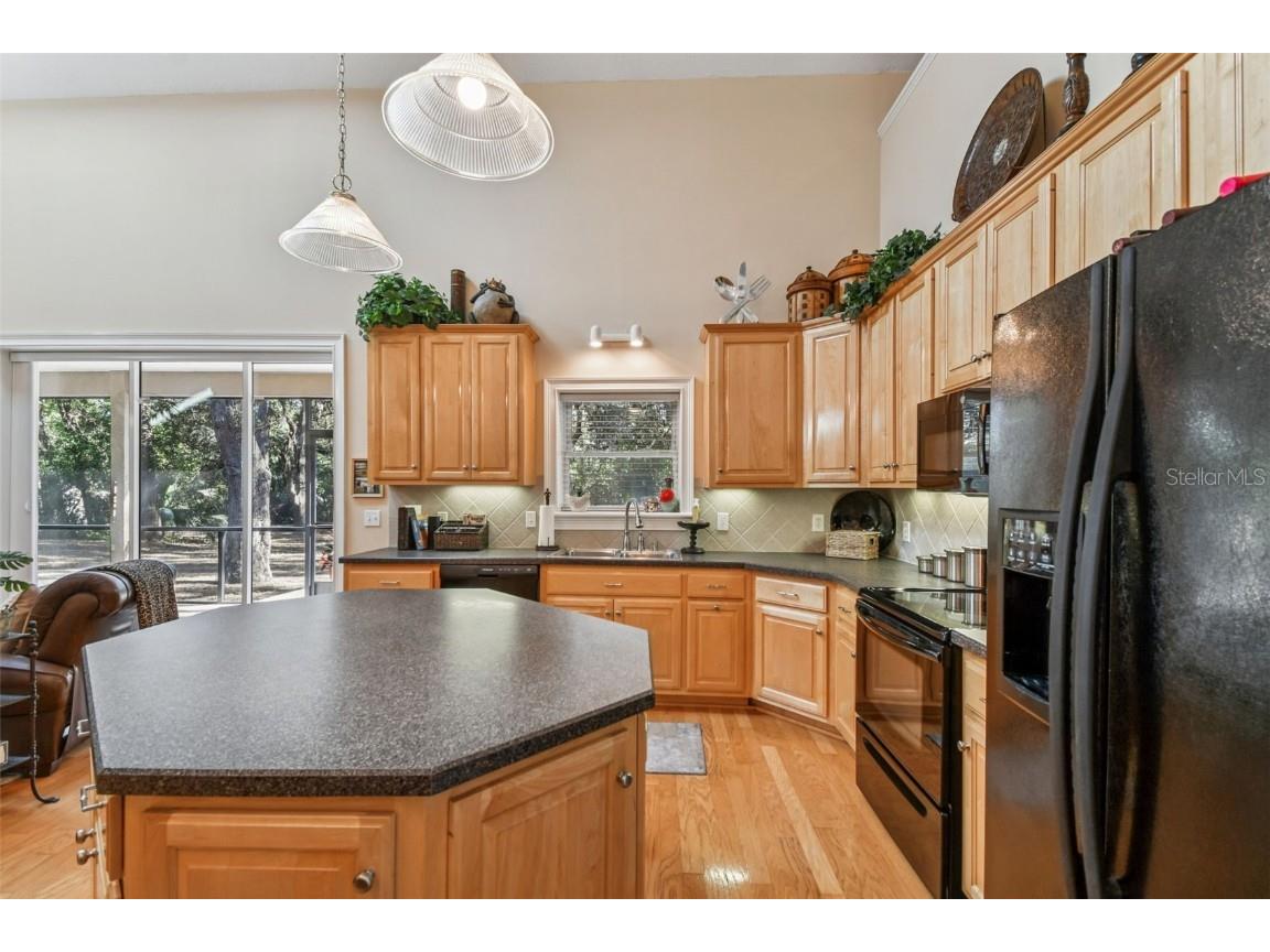 12715 Linda Drive Tampa FL 33612 - CURIOSITY CREEK TB8458966 image14