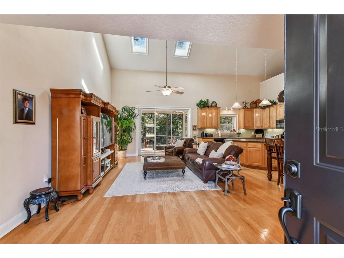 12715 Linda Drive Tampa FL 33612 - CURIOSITY CREEK TB8458966 image4