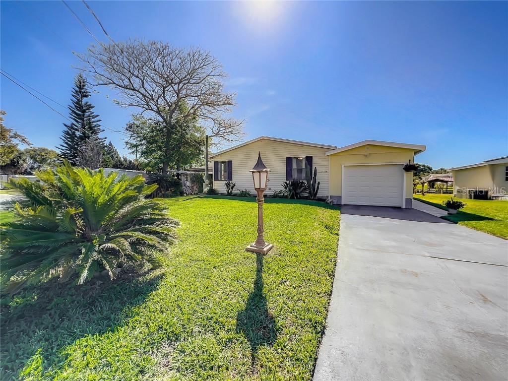 12724 Lake Dora Cir Tavares FL 32778 - LAKE DORA ON HARRIS CHAIN OF LAKES O6099342 image1