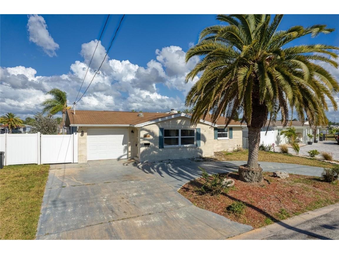 12734 3rd Isle Hudson FL 34667 - GULF OF MEXICO W7854201 image1