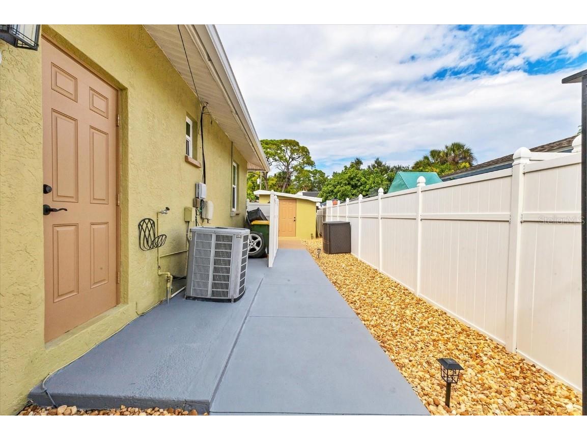 1275 42nd Street Sarasota FL 34234 A4670391 image30