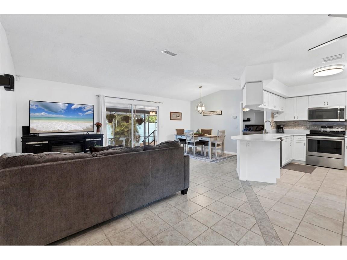 1275 42nd Street Sarasota FL 34234 A4670391 image5