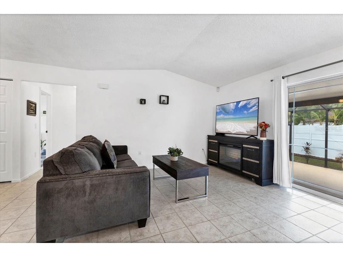 1275 42nd Street Sarasota FL 34234 A4670391 image6