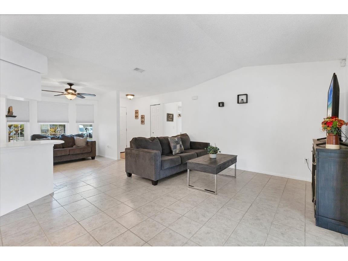 1275 42nd Street Sarasota FL 34234 A4670391 image7