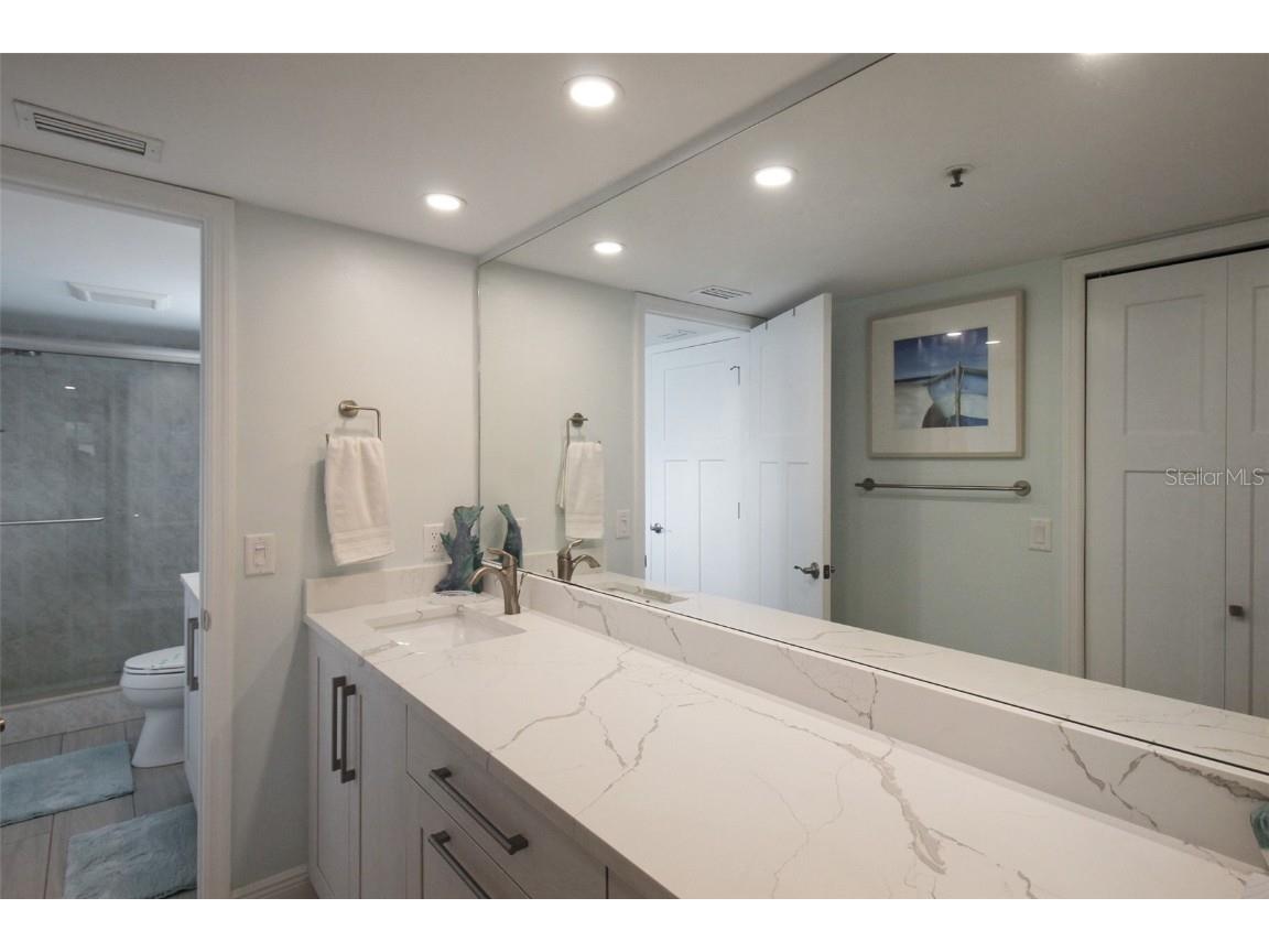 1275 Siesta Bayside Drive #1275-B Sarasota FL 34242 A4605024 image27