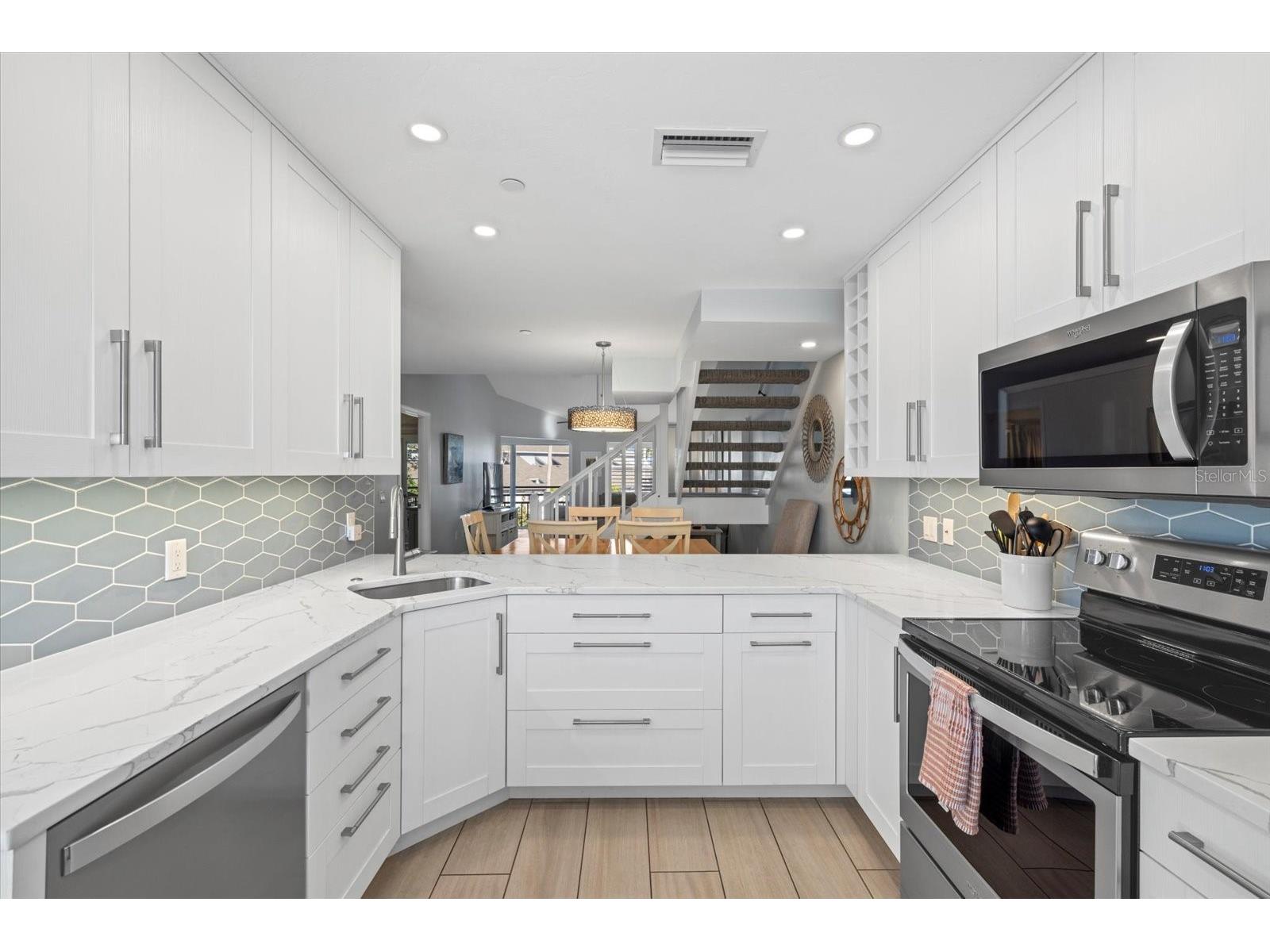 1275 Siesta Bayside Drive #1275 Sarasota FL 34242 A4684885 image3