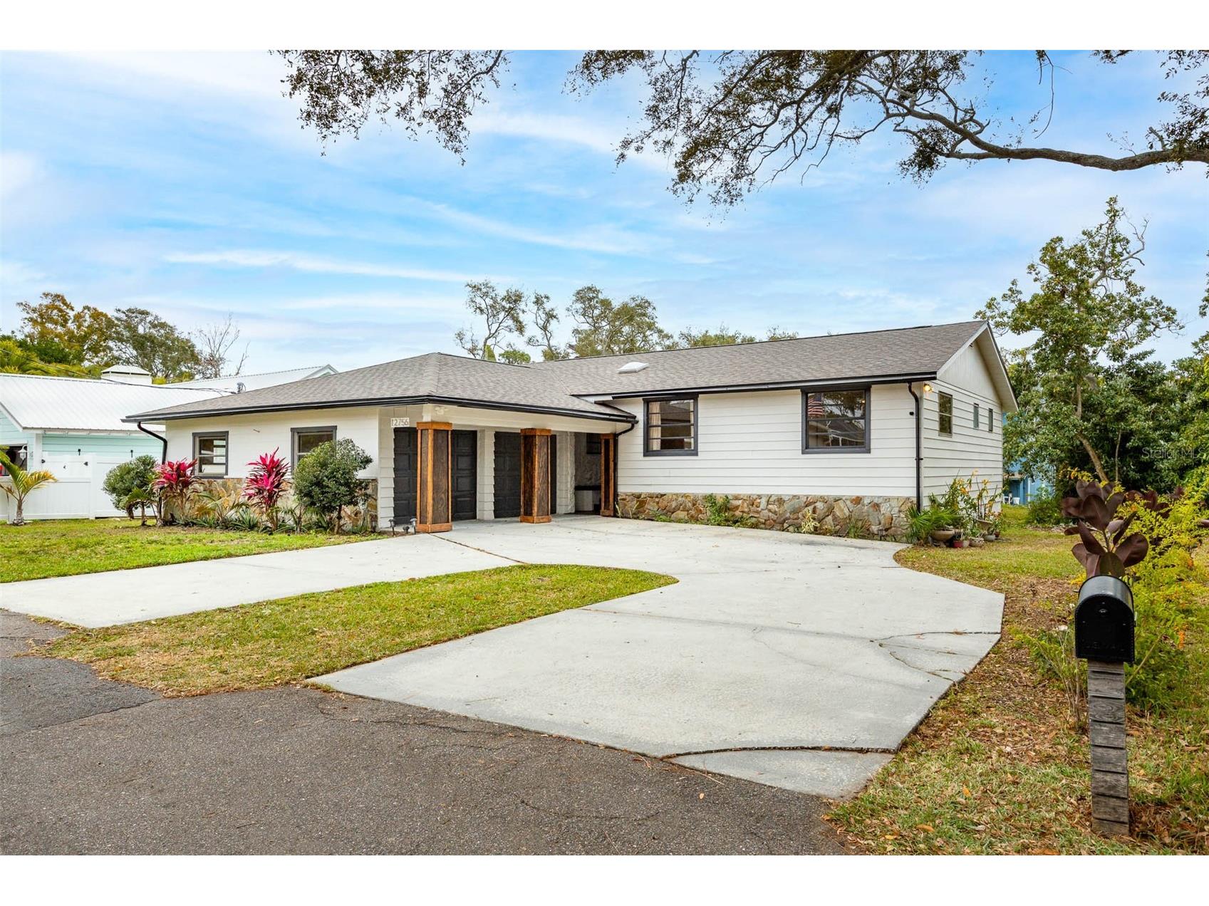 12756 Poinsettia Avenue Seminole FL 33776 TB8493469 image1