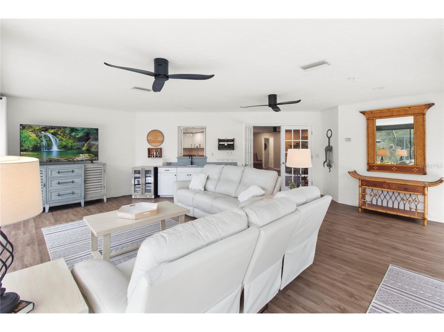 1279 Cornish Court Sarasota FL 34232 TB8518333 image4