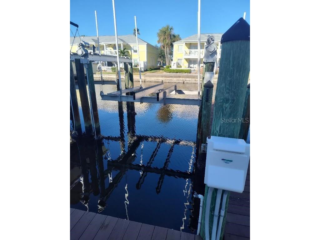 127ss Coquina Key Dr Se Drive Saint Petersburg FL 33705 - TAMPA BAY TB8324553 image1