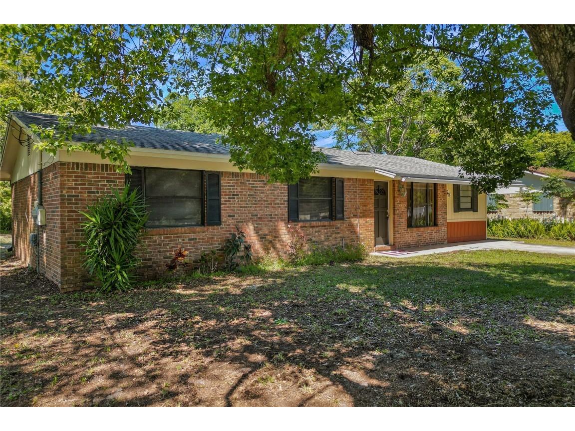 128 Angeles Road Debary FL 32713 V4935704 image1