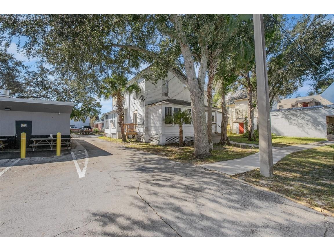 128 E Rich Avenue Deland FL 32724 V4946191 image27