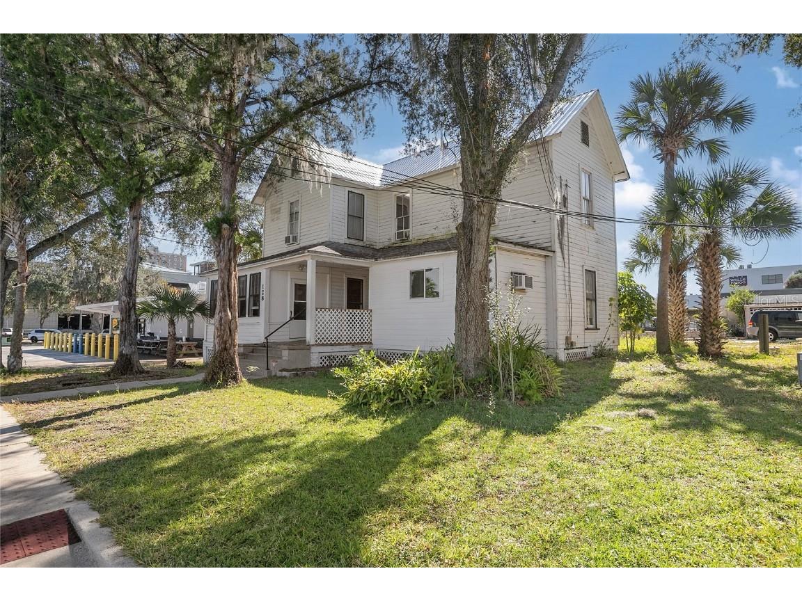 128 E Rich Avenue Deland FL 32724 V4946191 image28